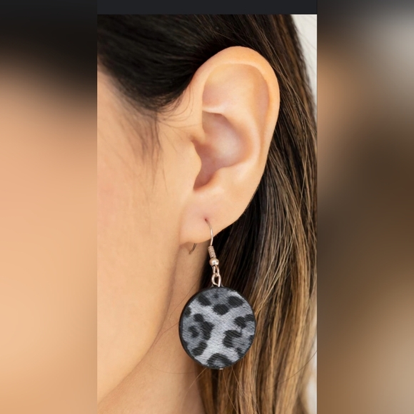 5 For $20! PAPARAZZI "HERE KITTY, KITTY" SILVER NECKLACE & EARRING SET - Picture 3 of 3